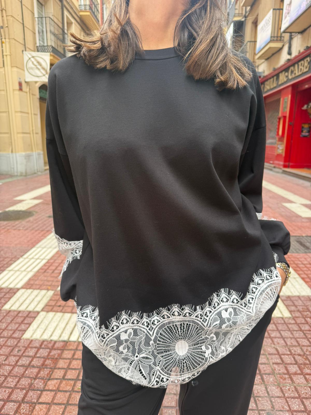 Sudadera con Encaje