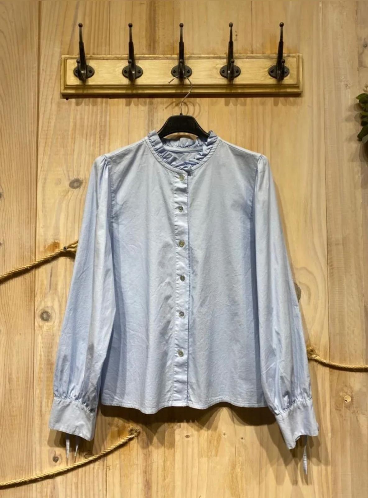 Camisa Romántica con Volantes y Cuello Fruncido