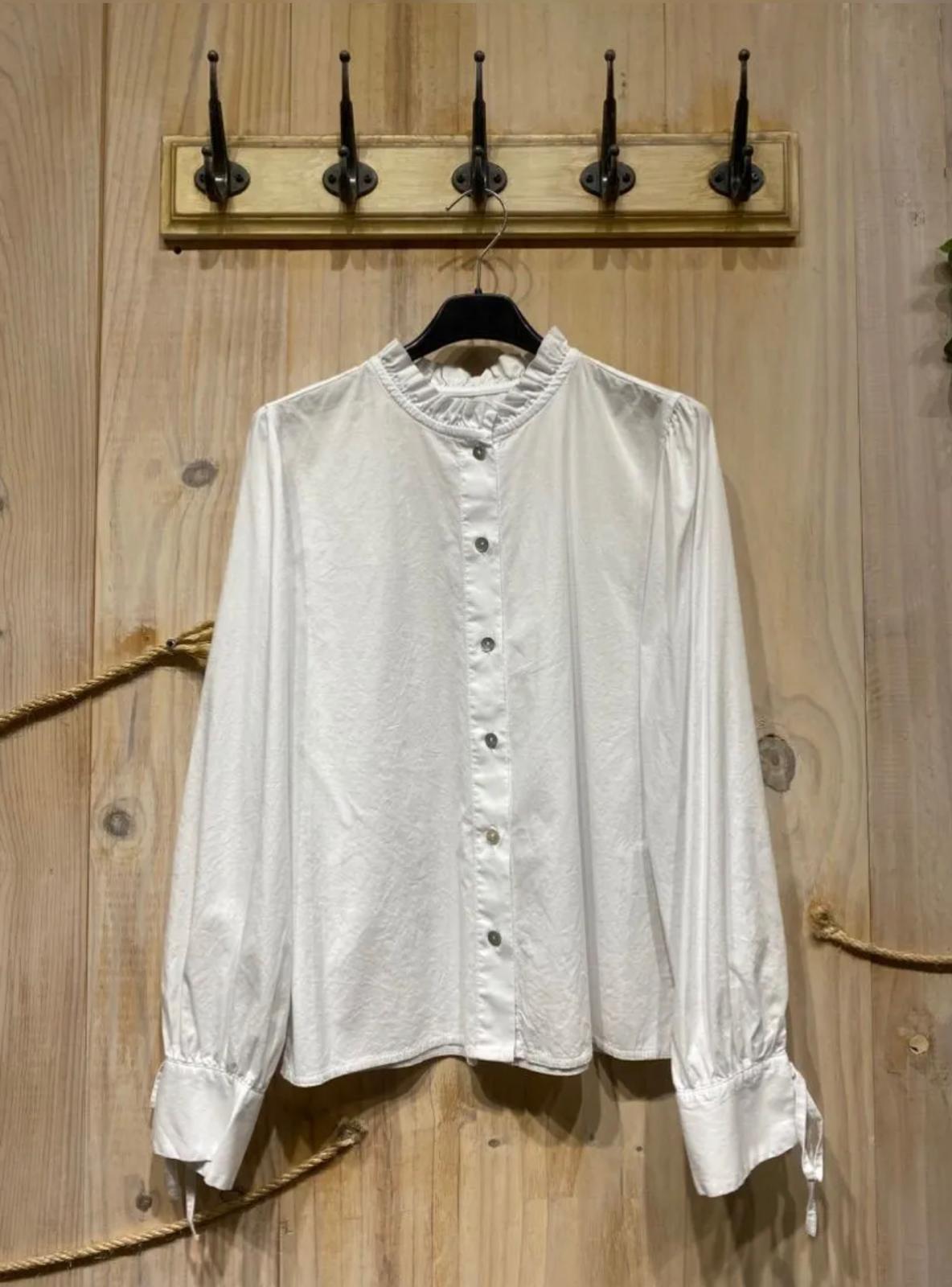 Camisa Romántica con Volantes y Cuello Fruncido