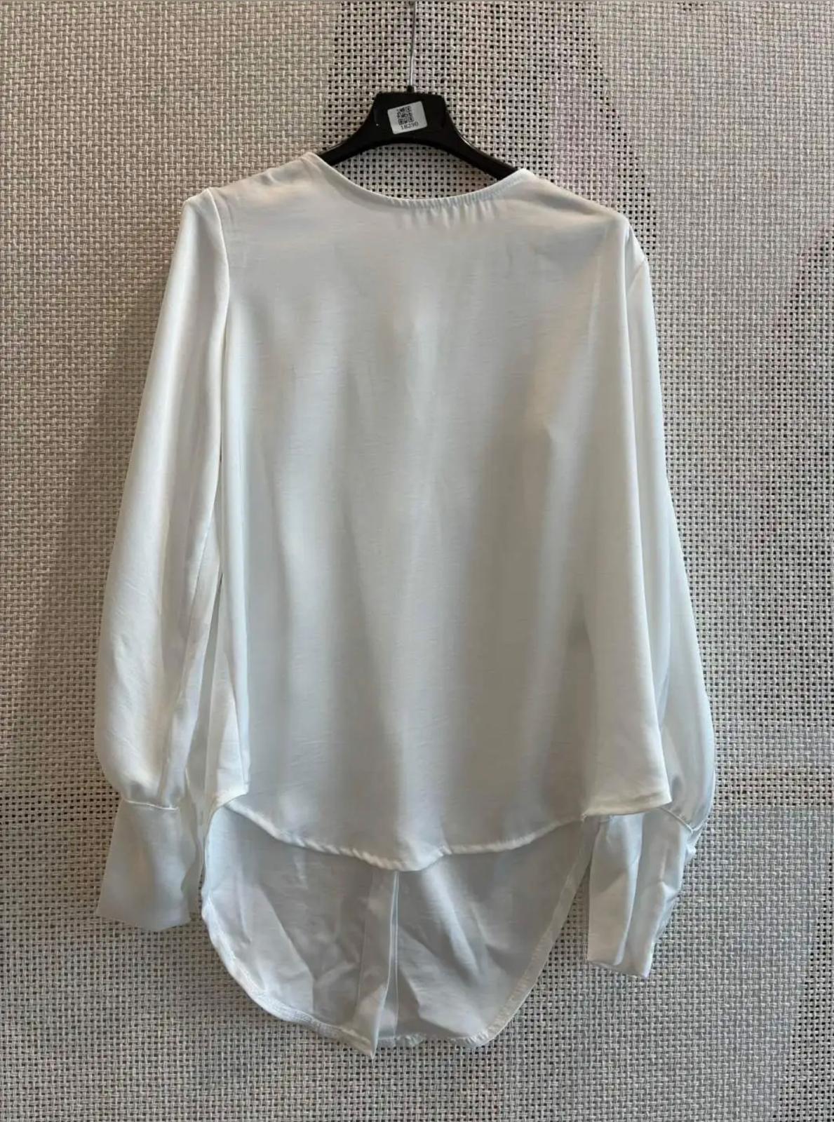 Blusa Satinada Asimétrica con Mangas Abullonadas