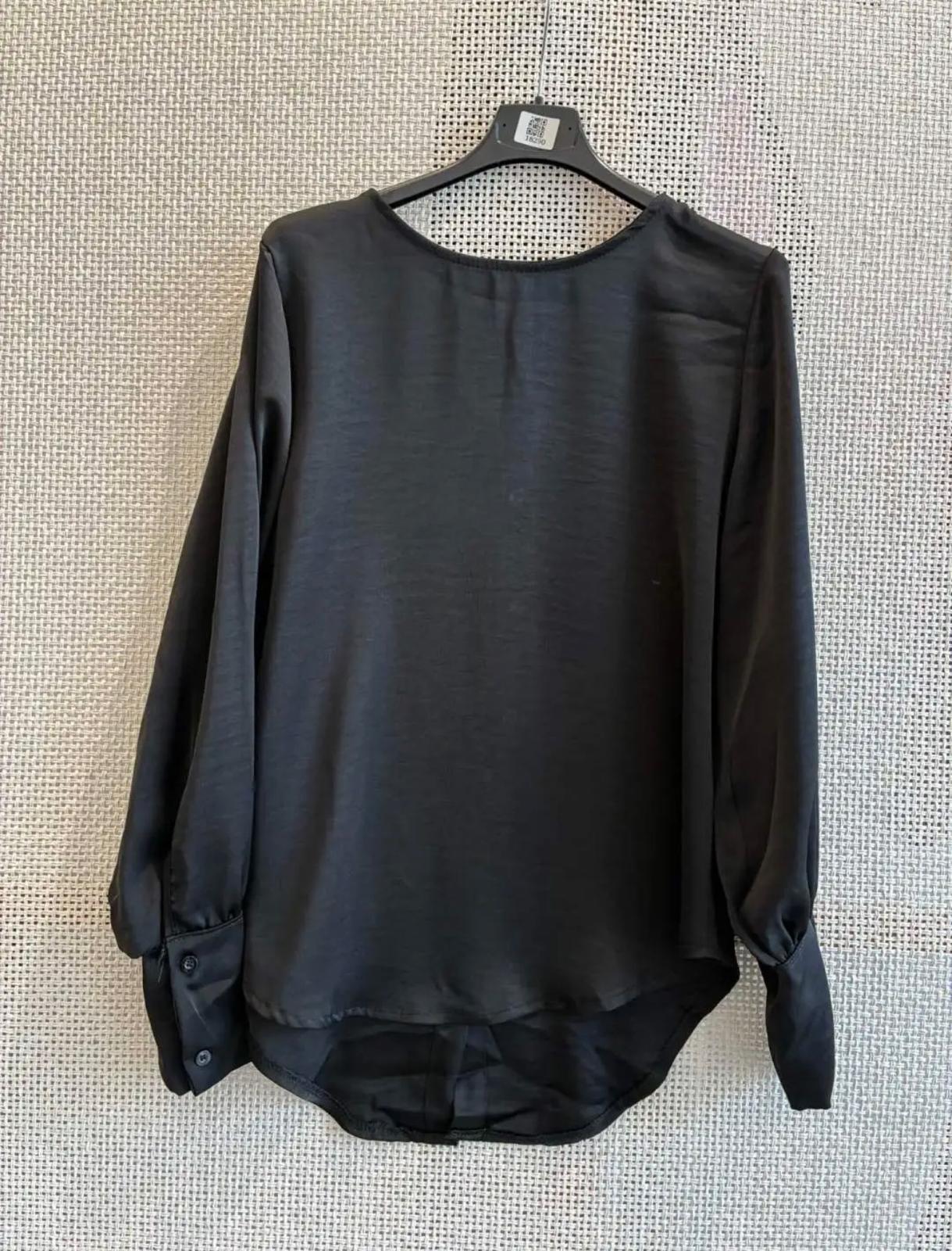 Blusa Satinada Asimétrica con Mangas Abullonadas