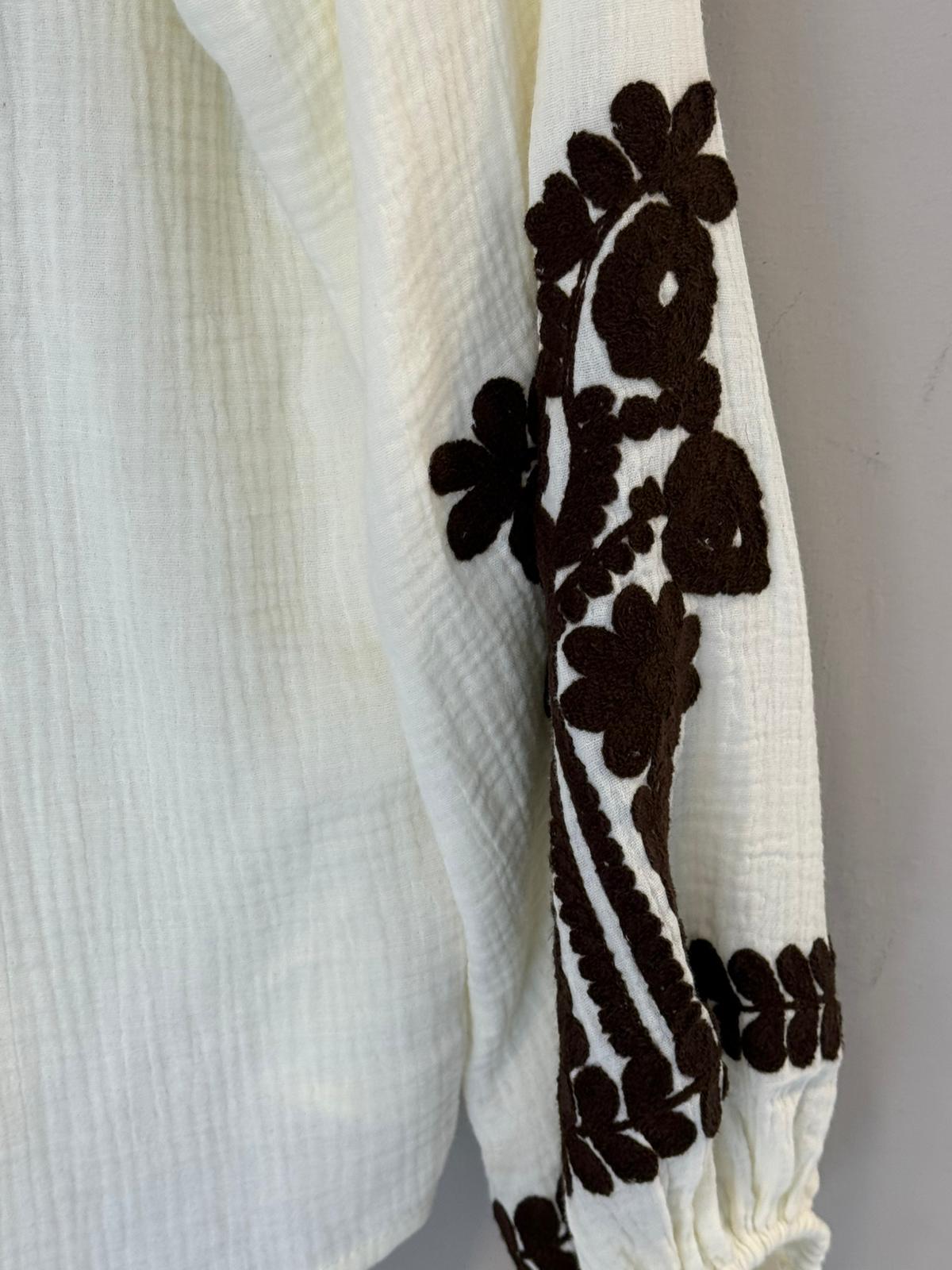 Blusa Bordada Laurel