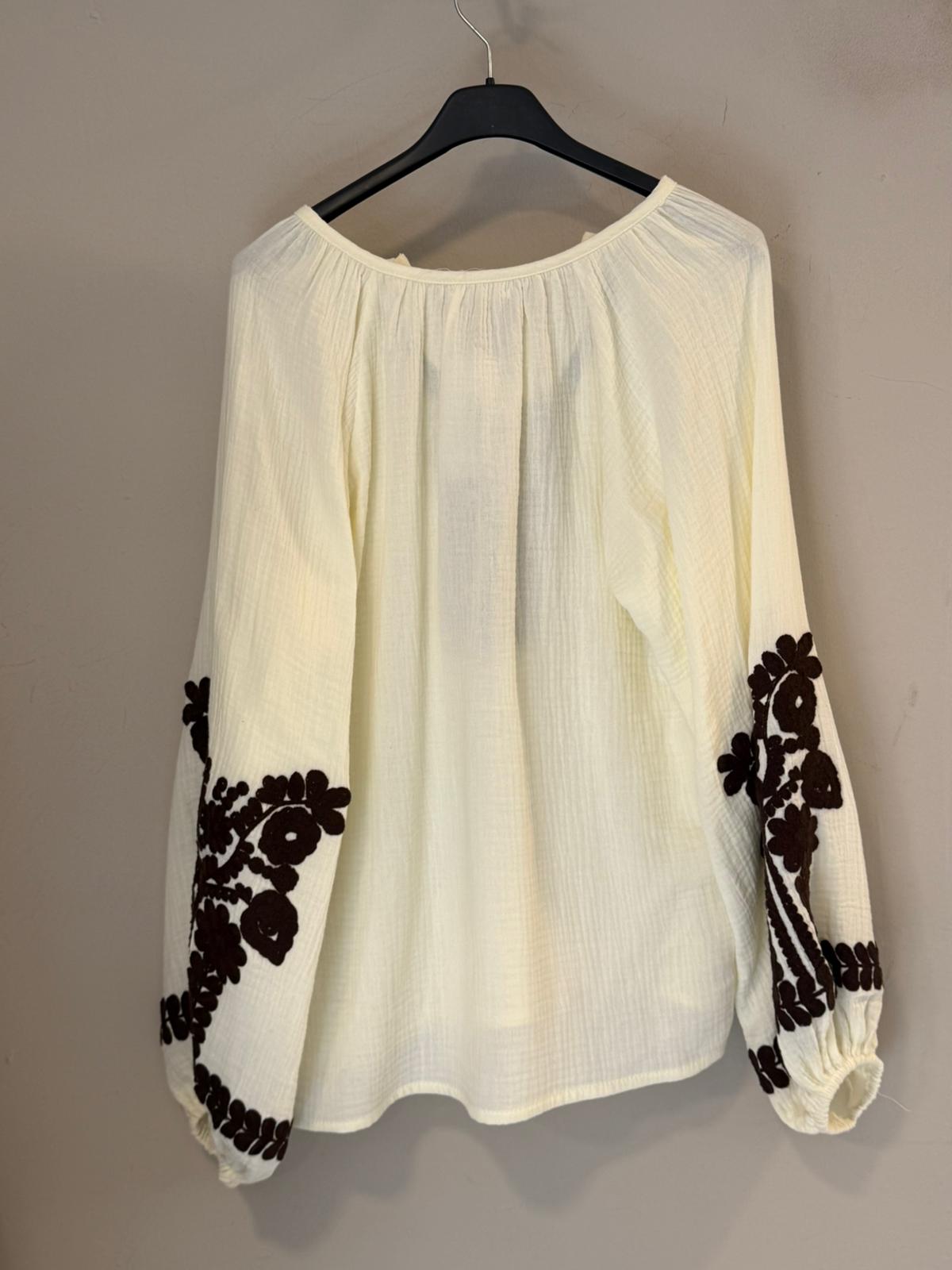 Blusa Bordada Laurel