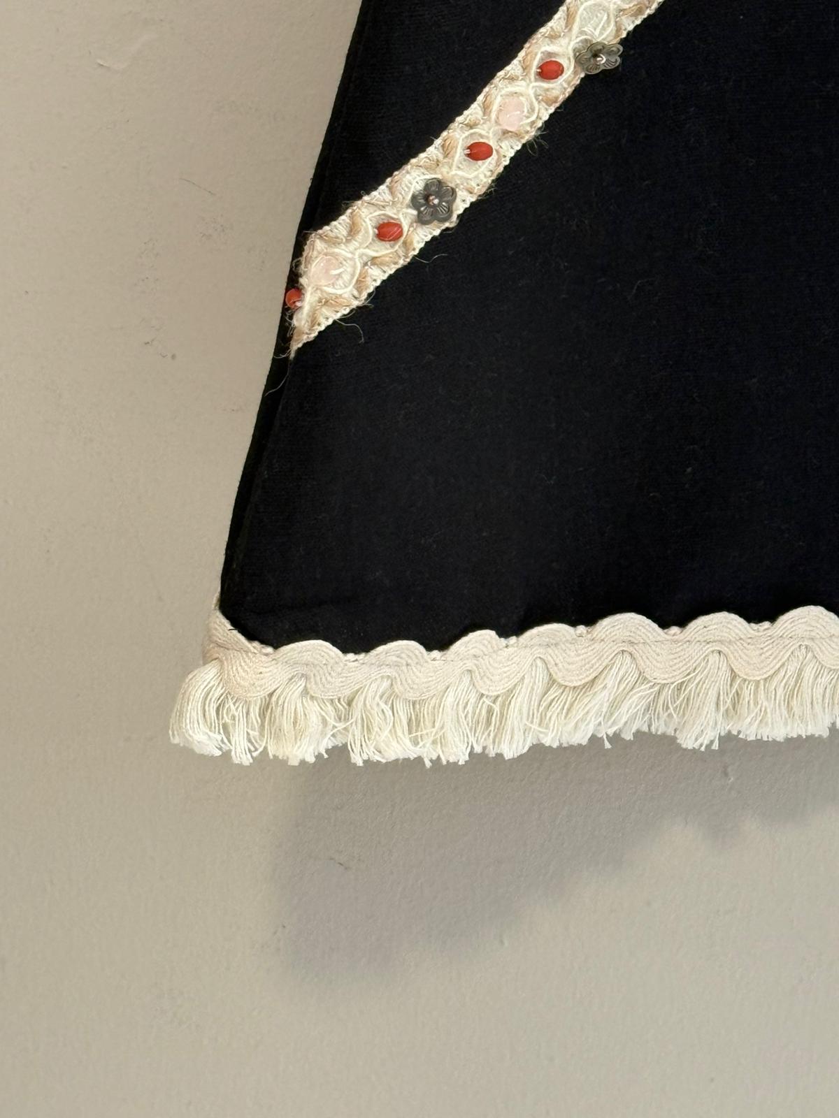 Conjunto top y Falda Midi Negro con Flecos y Bordado Artesanal