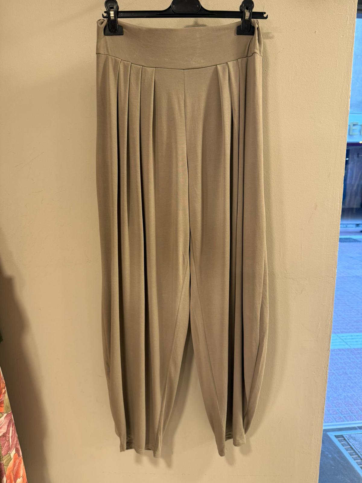 Conjunto Camiseta Oversize y Pantalón pinzas