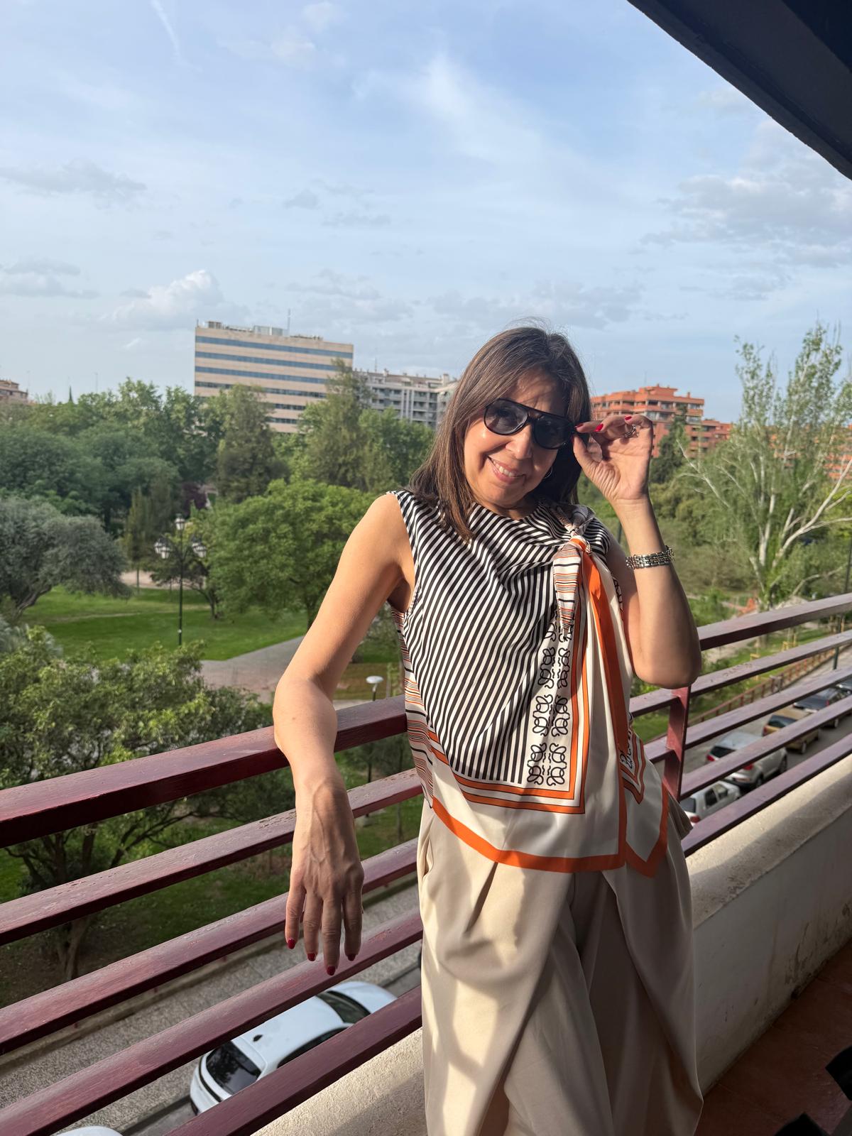 Blusa Satinada de Rayas con Lazada