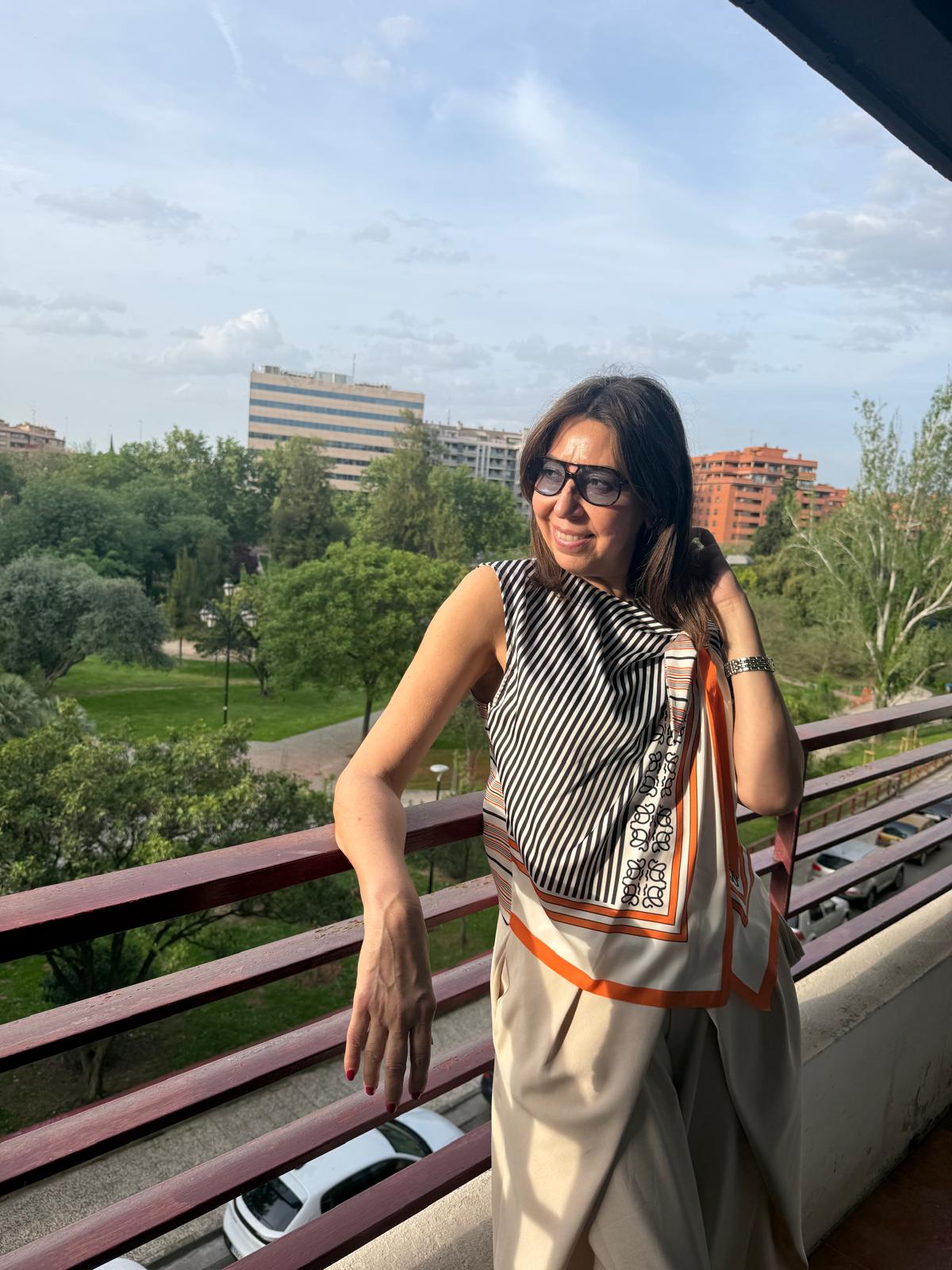 Blusa Satinada de Rayas con Lazada