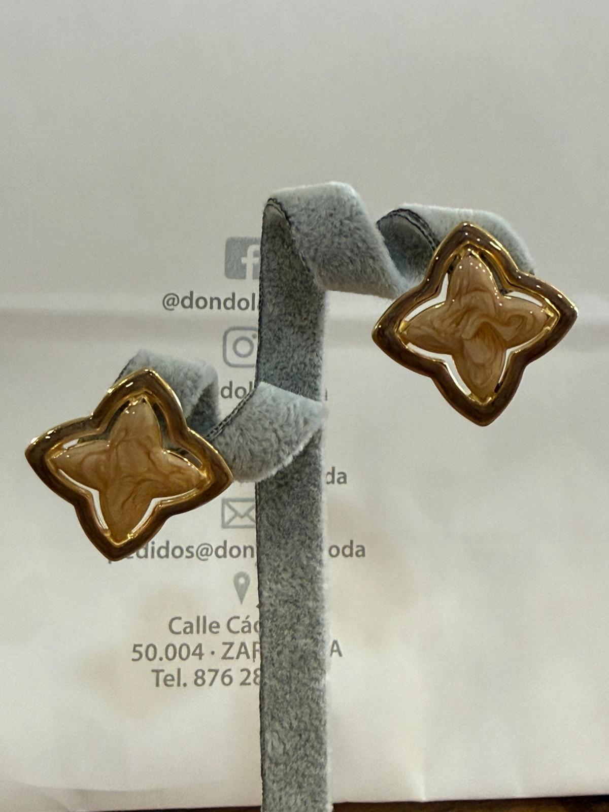 Pendientes Estrella Dorada con Piedra