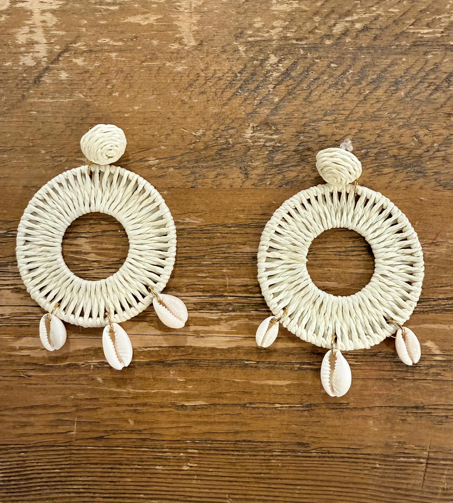 Pendientes Aro Tejido Fibra Natural con Conchitas