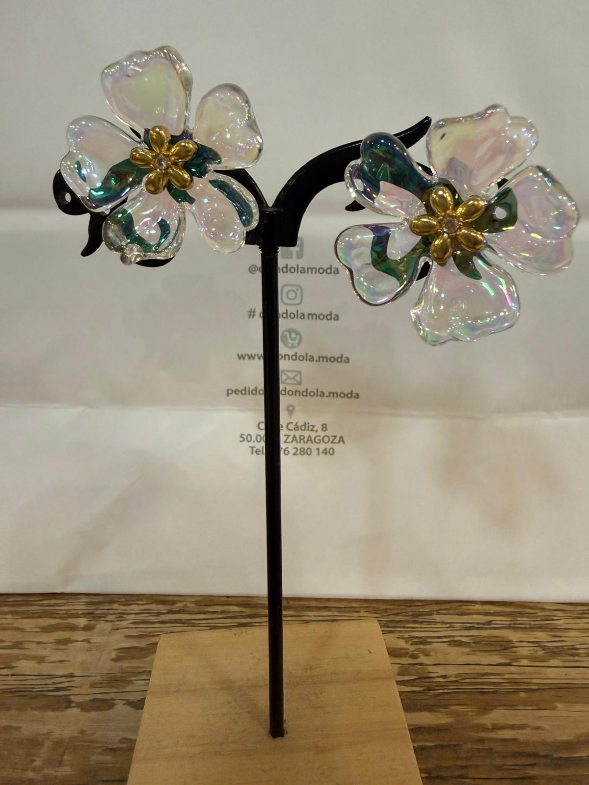 Pendientes Flor Iridiscente con Centro Metálico