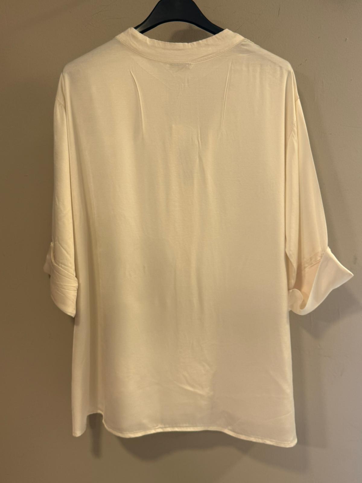 Camisa satinada cuello mao