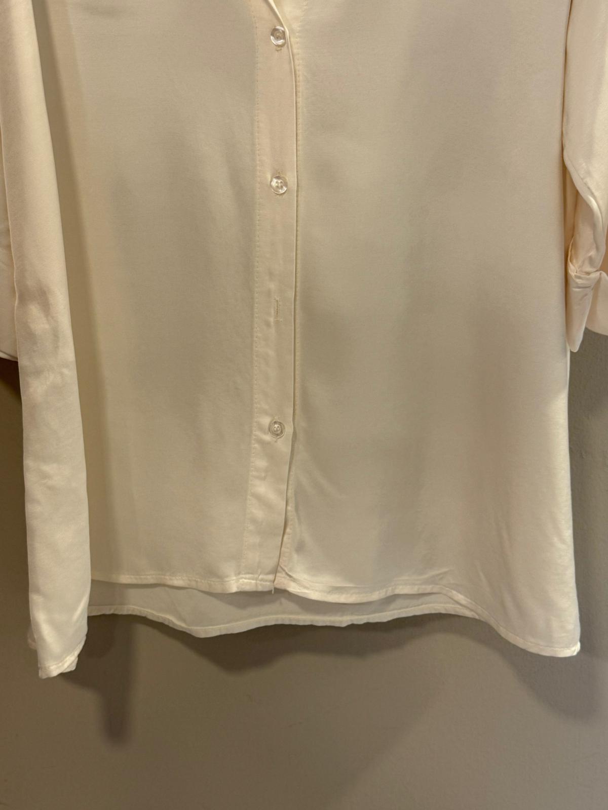 Camisa satinada cuello mao