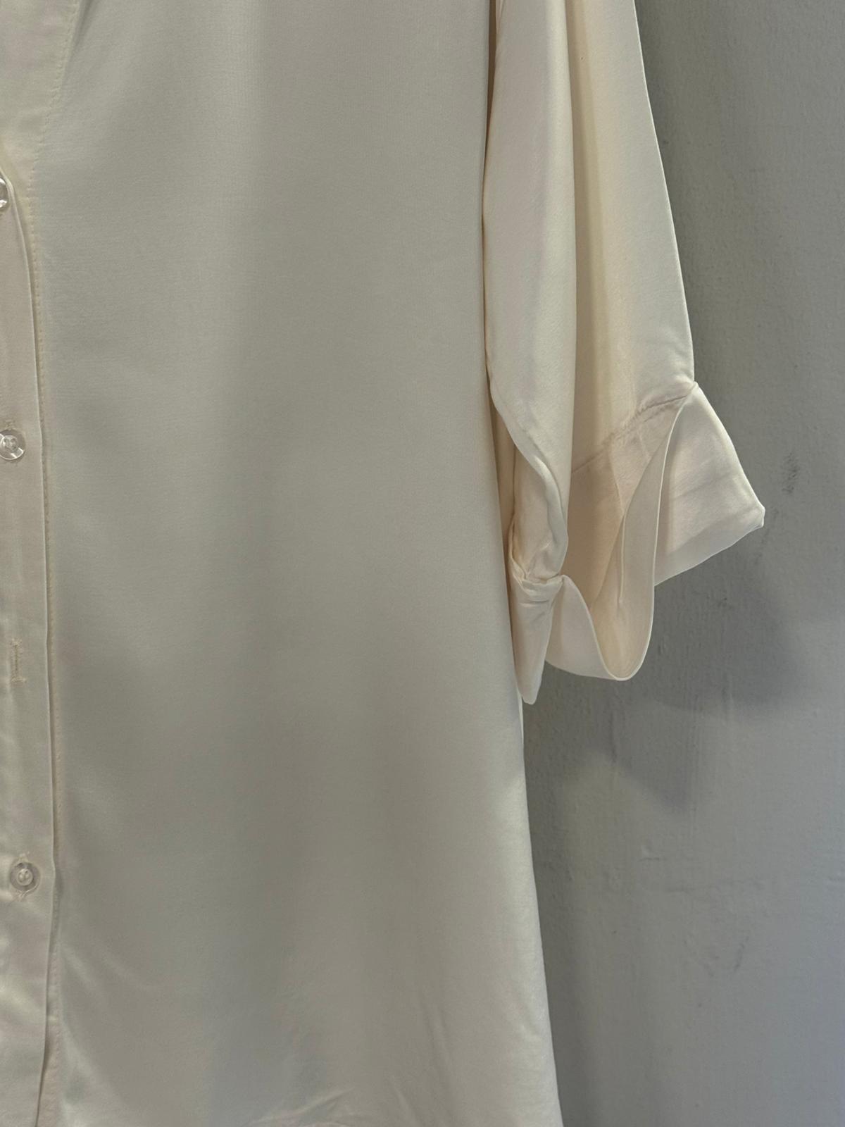 Camisa satinada cuello mao