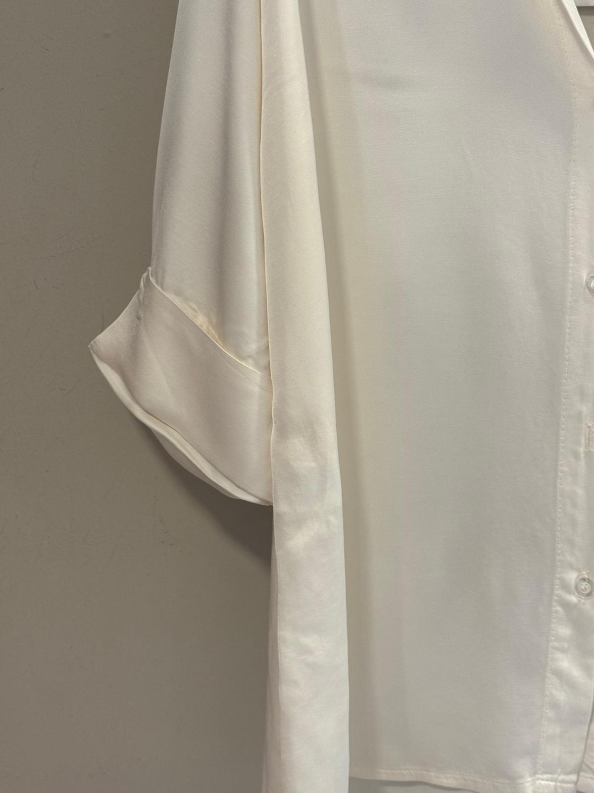 Camisa satinada cuello mao
