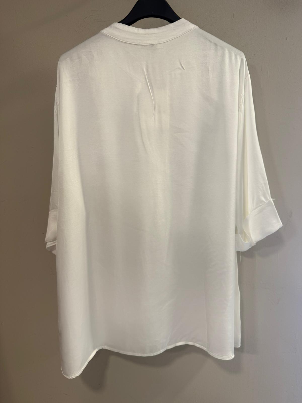 Camisa satinada cuello mao