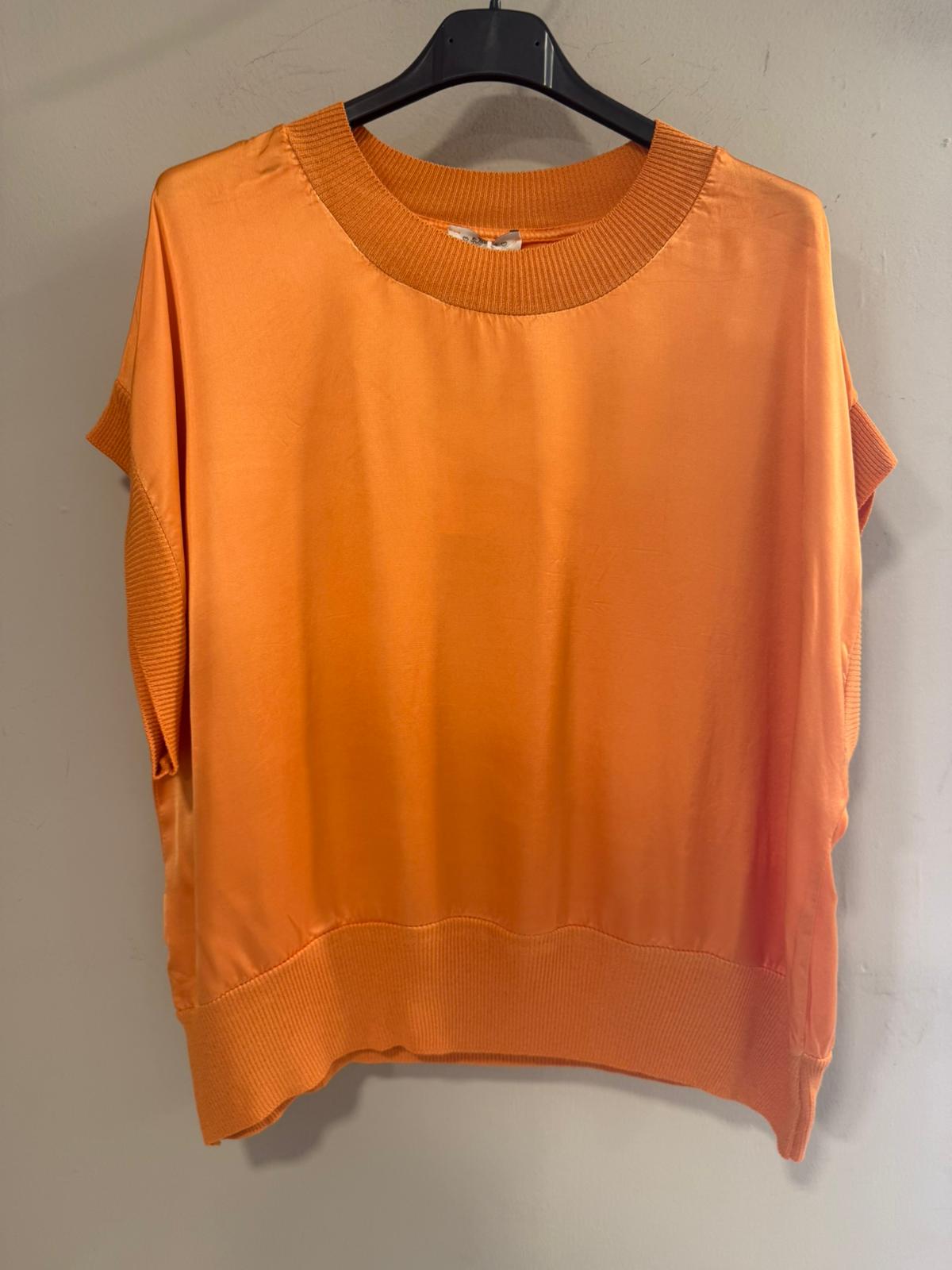 Camiseta Satinada Acabados Rib
