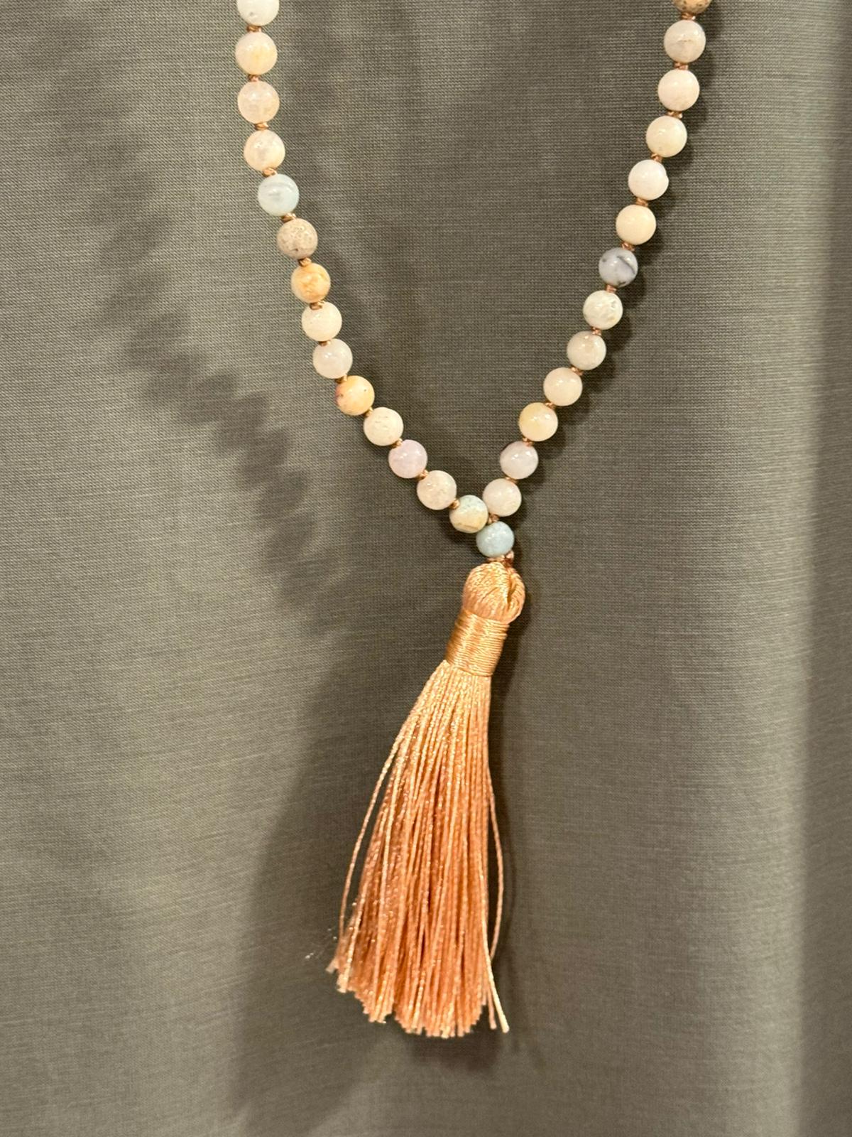 Collar Largo de Cuentas con Borla