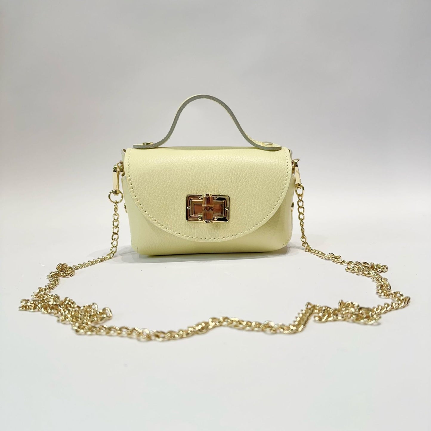 Mini Bolso de Piel con Cierre Dorado - Elegante y Compacto
