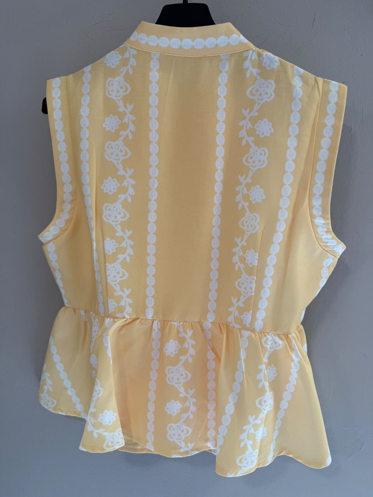 Chaleco amarillo estampado acabado peplum