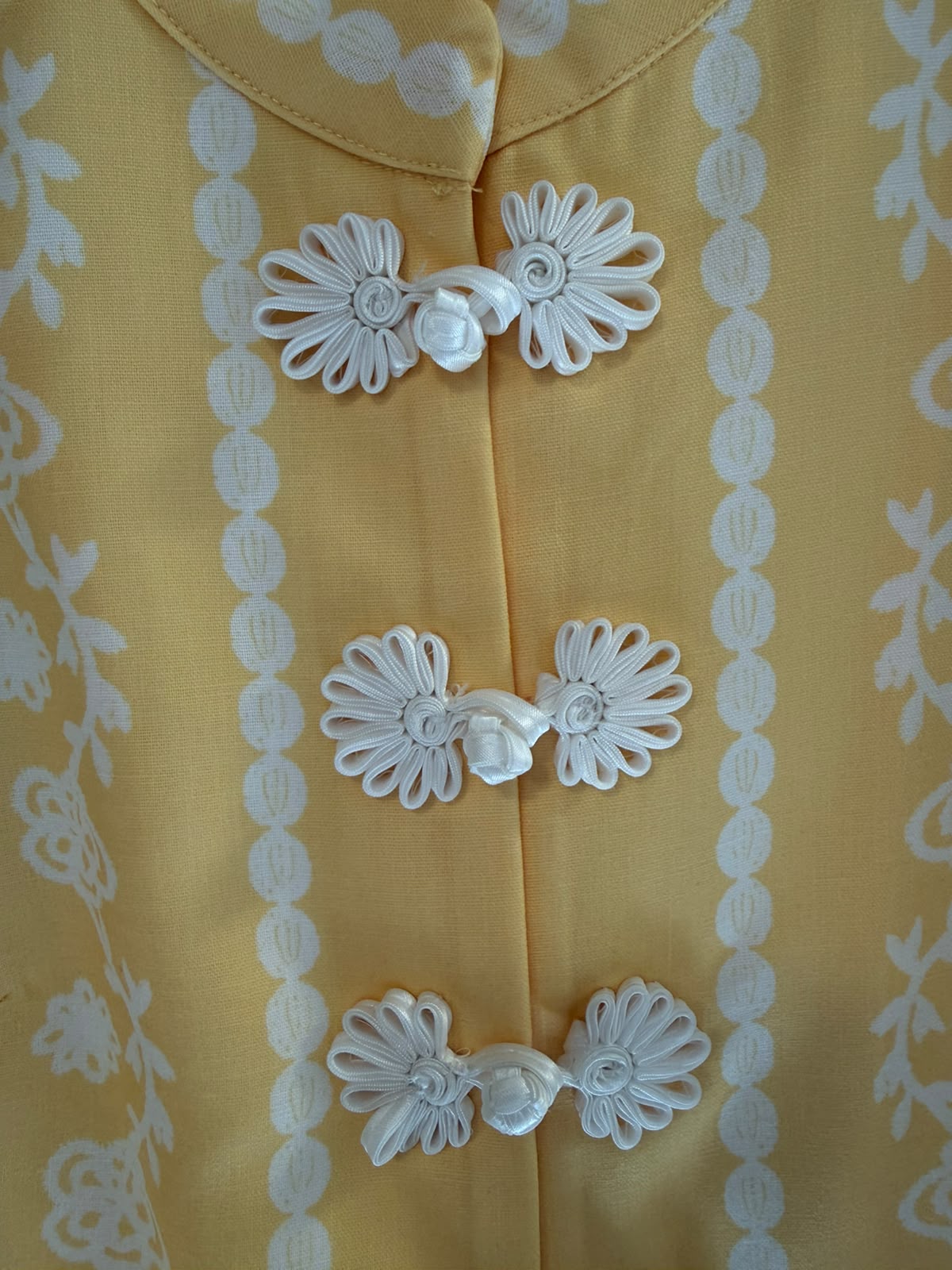 Chaleco amarillo estampado acabado peplum