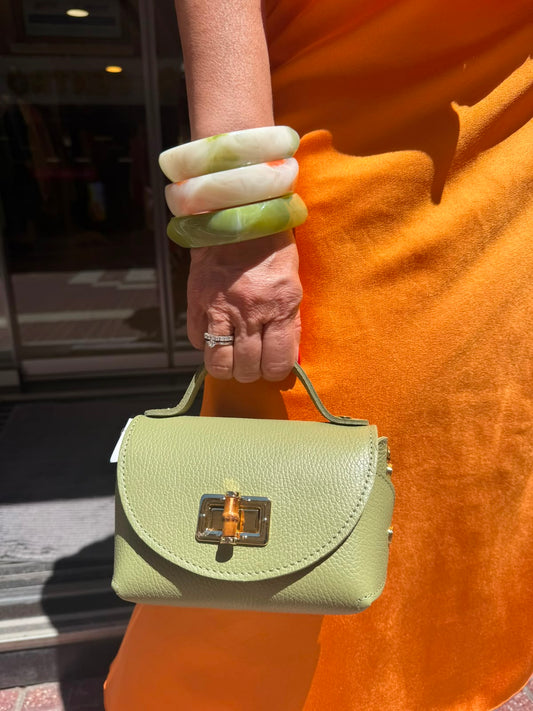 Mini Bolso de Piel con Cierre Dorado - Elegante y Compacto