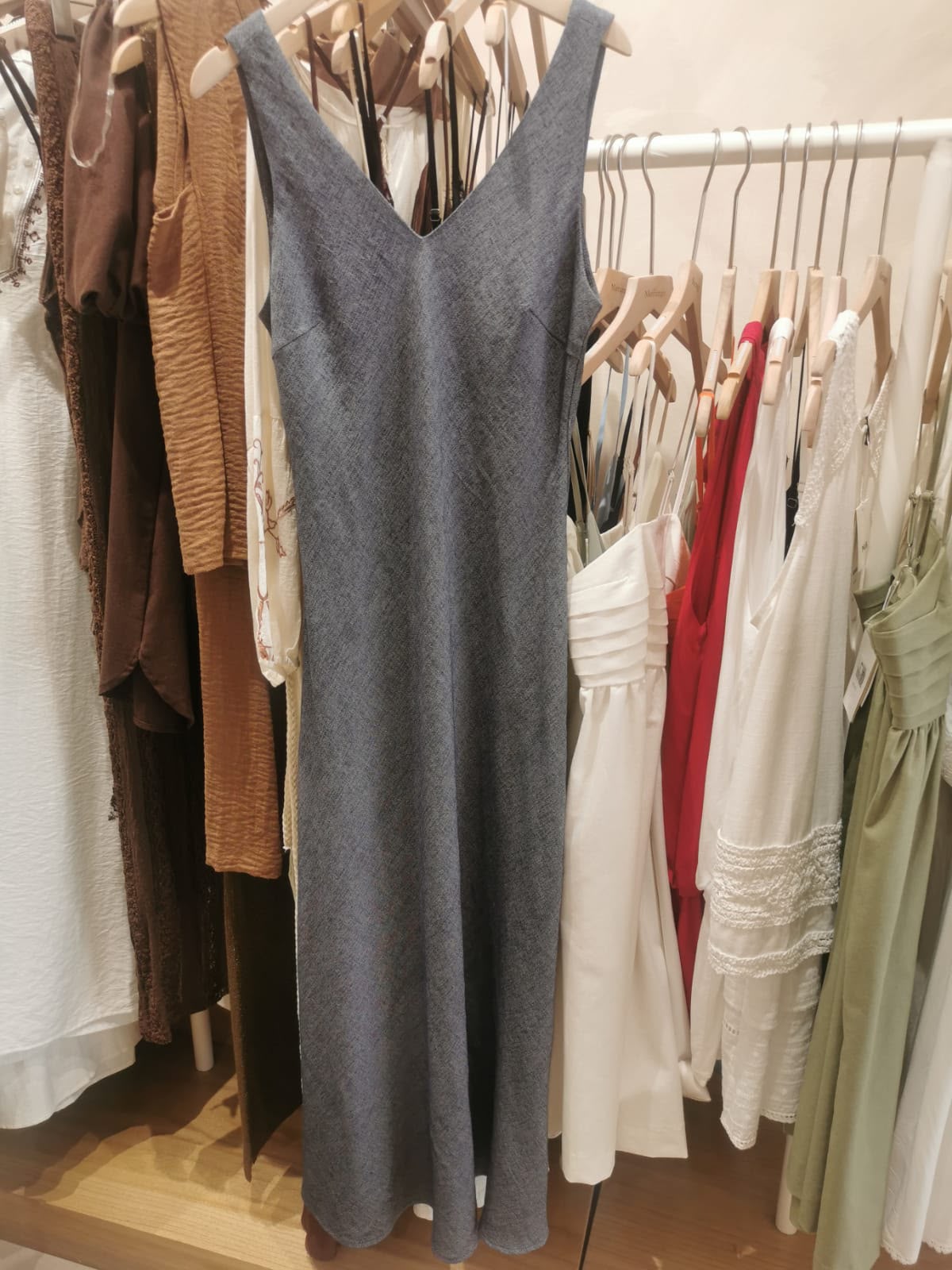 Vestido básico escote pico