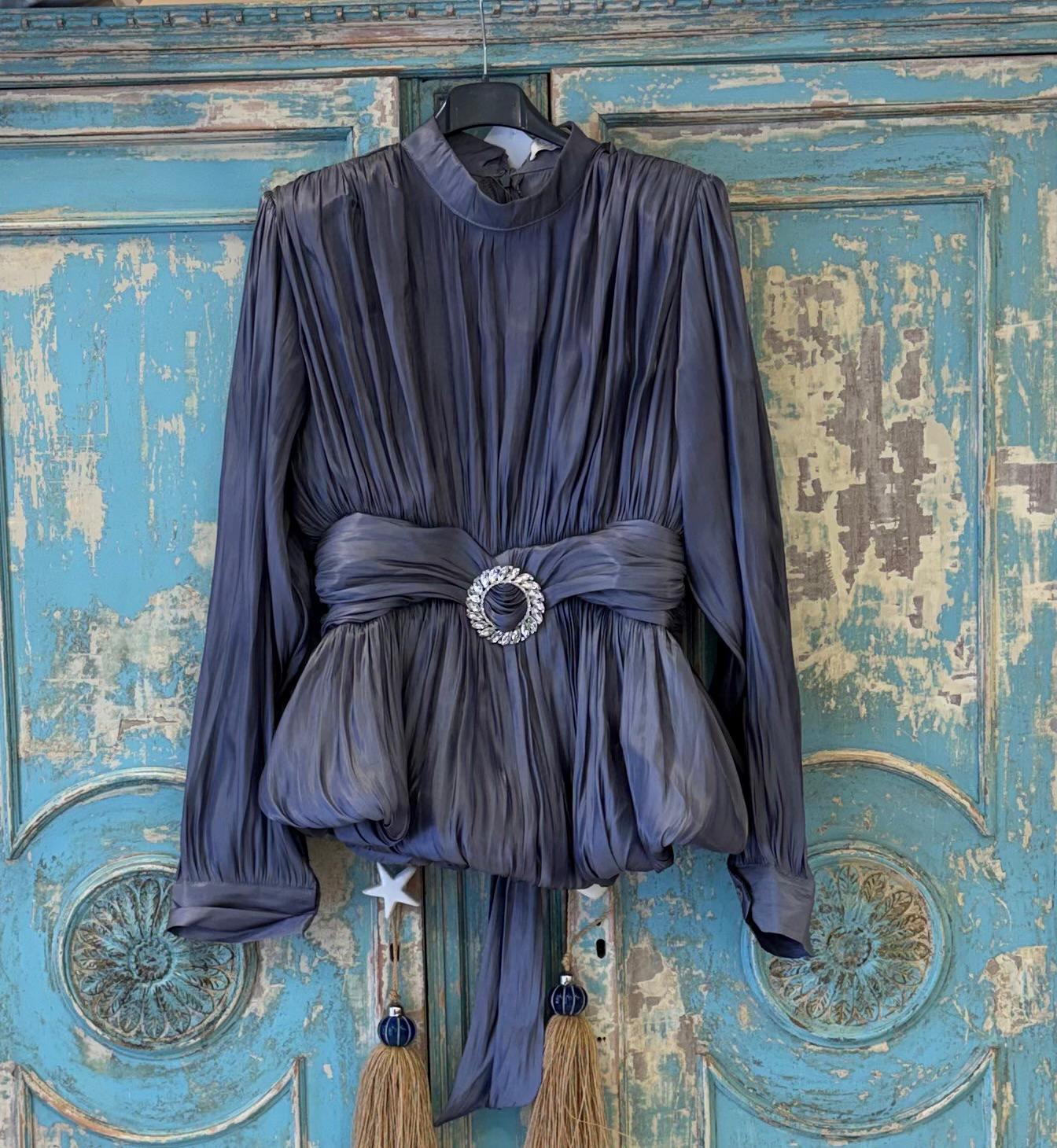 Blusa de organza con detalle en cintura