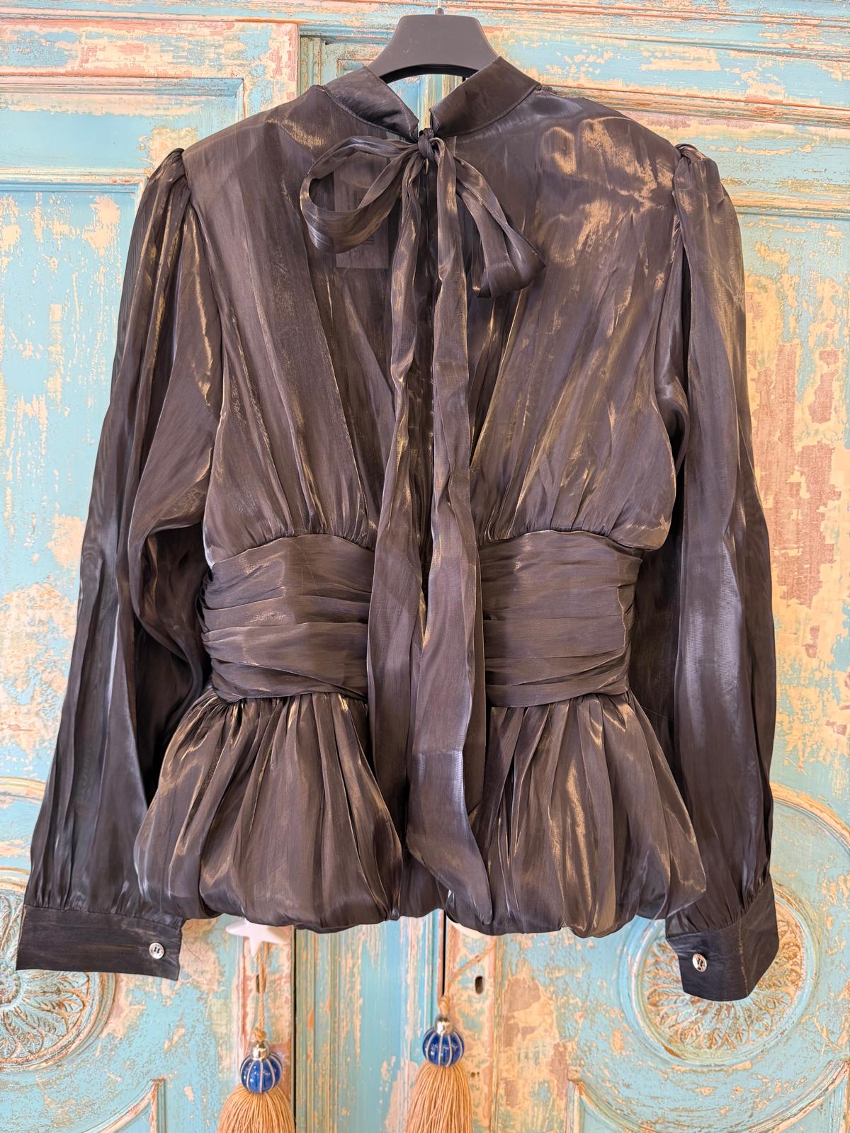 Blusa de organza con detalle en cintura