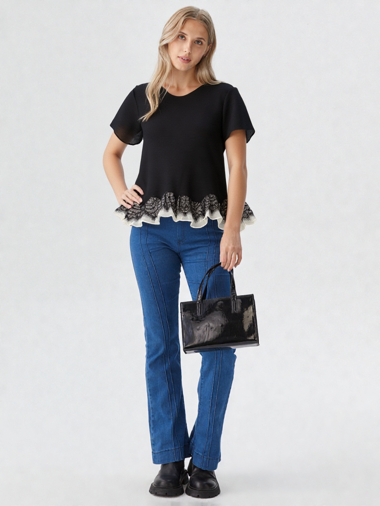 Blusa Negra Plisada con Bajo de Encaje